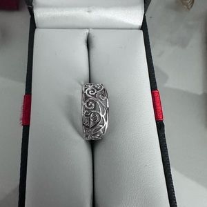 925 silver ring. Good condition